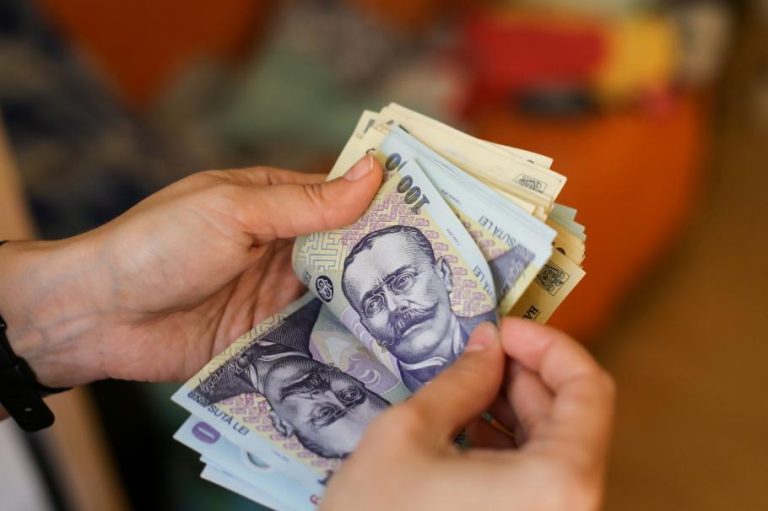 Municipalitatea ieşeană alocă 23 de milioane de lei pentru bursele elevilor