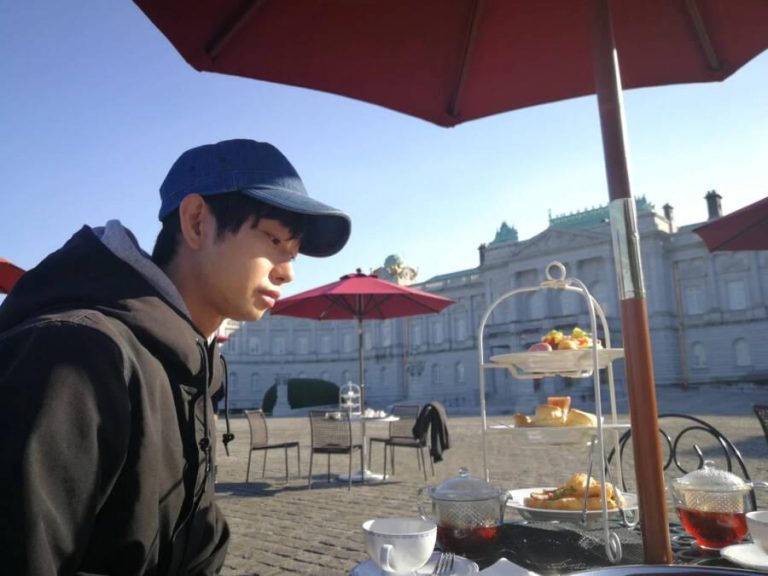 Jobul ideal chiar există: Un japonez este plătit cu 350 de lei pe oră ca să nu facă nimic