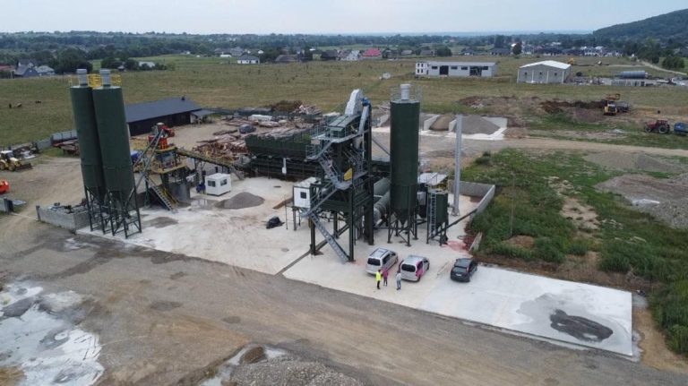 Un primar din Suceava a cumpărat din fondurile proprii o staţie de betoane pentru a-şi asfalta comuna