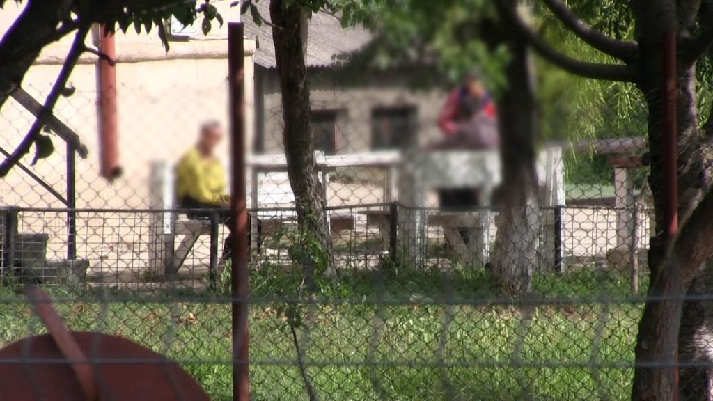 Acuzaţii grave la adresa unui centru de reabilitare din Vaslui: Pacienţii erau ţinuţi în izolator şi o săptămână, într-o cameră cu un pat şi fără toaletă