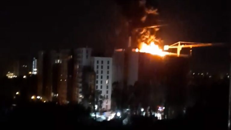 Incendiu puteric la un bloc cu 12 etaje din nordul capitalei