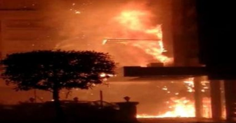 India: Incendiu într-un hotel în care erau izolați mai mulți infectați cu coronavirus. Cel puțin 9 morți și 30 de răniți