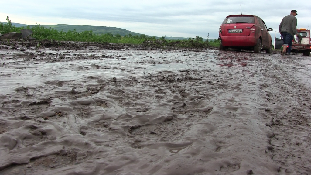 Un pod distrus de inundatii a fost reparat cu bani de la PNDL