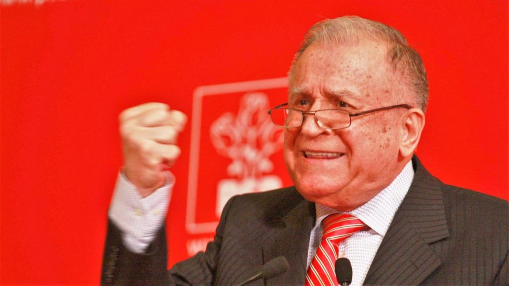 Urna mobila pentru Ion Iliescu. Reprezentantii sectiei s-au deplasat la casa acestuia cu urna mobila