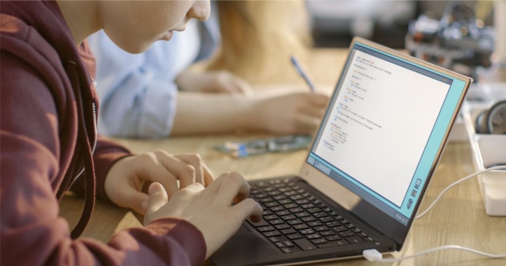 60.000 de laptopuri vor fi disponibile în școli la 4 februarie