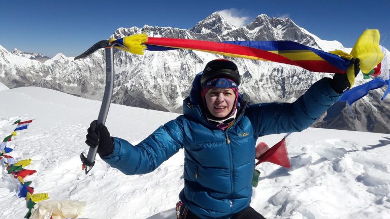 Medicul ieşean Laura Mareş a ajuns pe “Acoperişul lumii”: la peste 8 000 de metri!