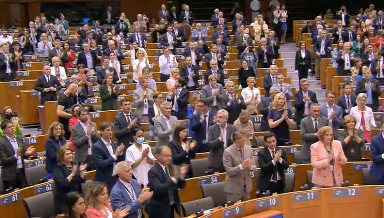 Video! Maia Sandu a fost aplaudată în picioare minute în șir de către deputații din Parlamentul European