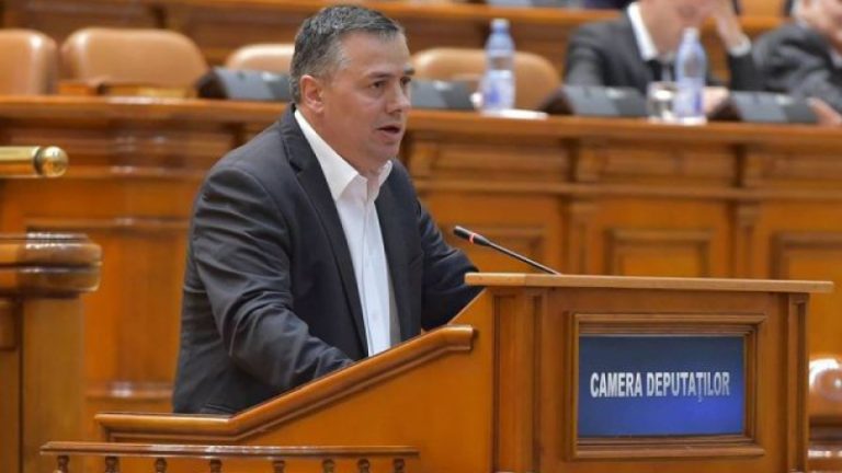 Deputatul PMP, Petru Movilă cere Ministerului Educaţiei să achiziționeze tablete pentru elevii din învăţământul primar, gimnazial şi liceal