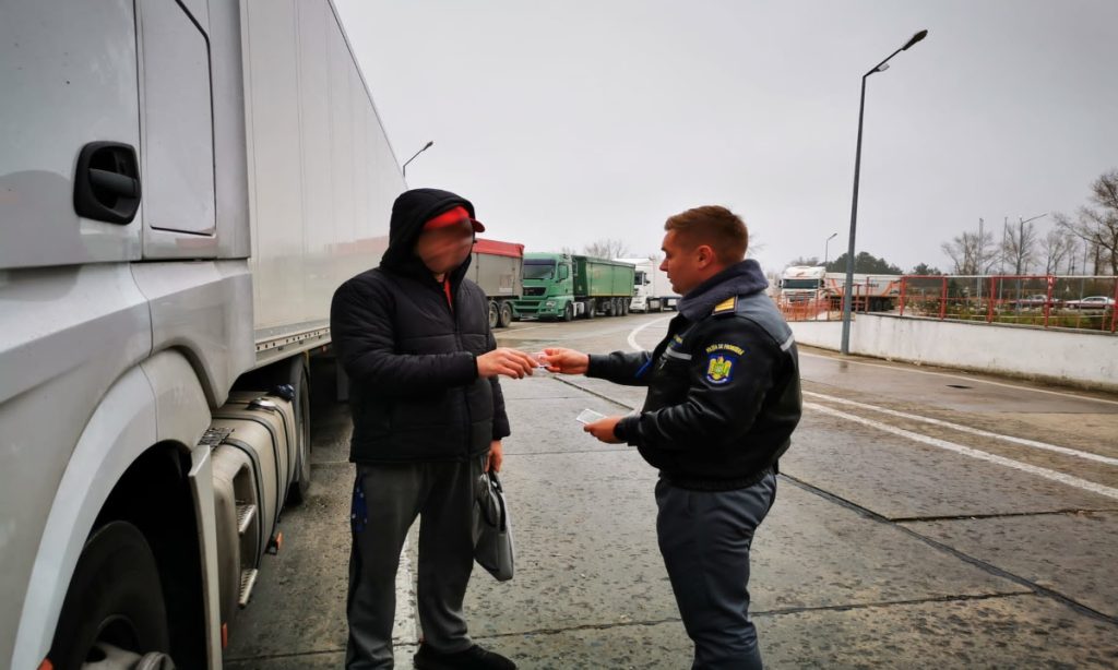 Naivitate sau tupeu! S-a prezentat la controlul de frontieră un permis de conducere fals
