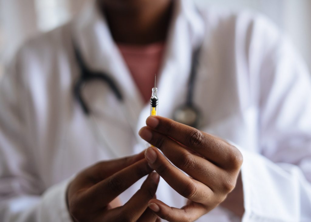 Vaccin împotriva variolei maimuţei. UE cumpără 110.000 de doze.