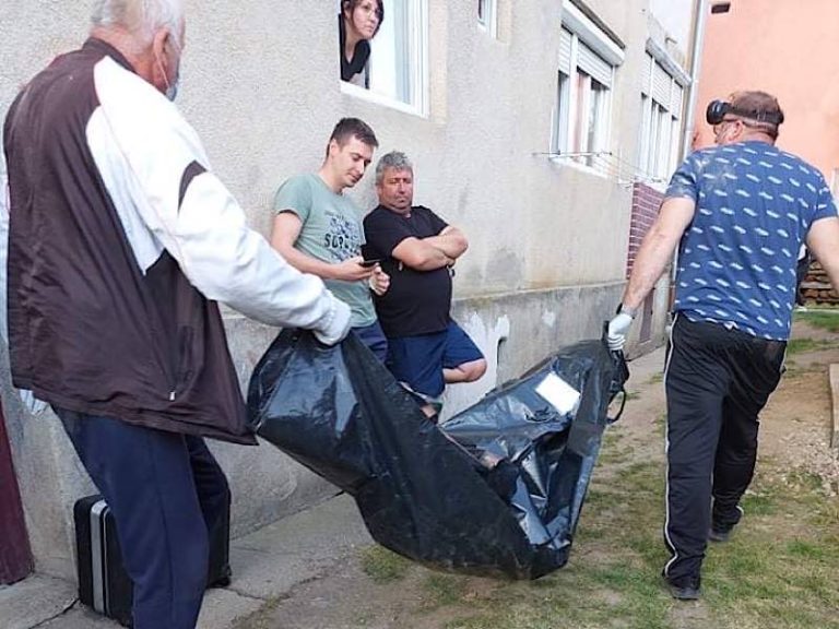 Cei doi soți de 89 de ani, care s-au aruncat de la etajul 7 al blocului au lăsat un mesaj de adio! El a fost secretar de stat