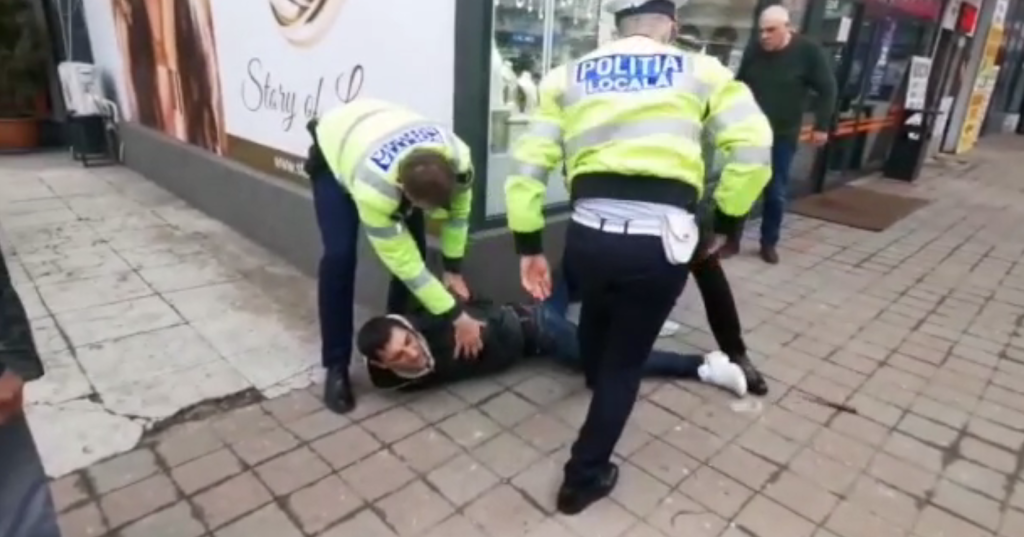 Un bărbat a distrus mobilierul dintr-o sală de păcănele din zona gării
