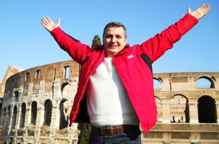 Moartea bruscă a unui cunoscut profesor ieşean. Răpus de COVID la 45 de ani, fără alte boli