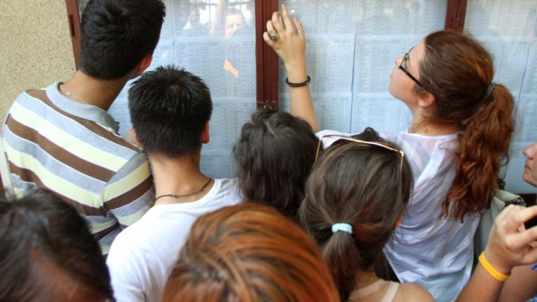 Premieră naţională – Petiţie a părinţilor ieşeni: se cer clase mai mari. De ce sunt deodată locuri mai puţine la şcolile căutate?