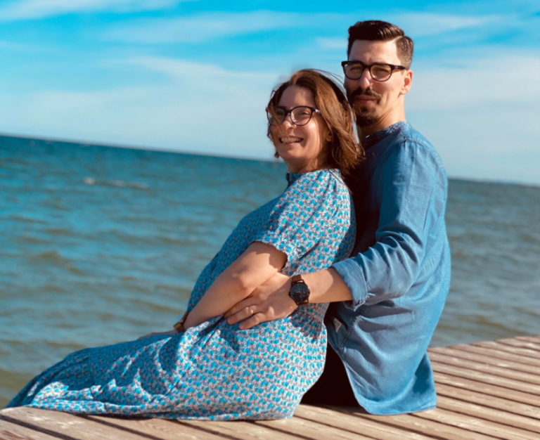 Doi tineri români au fost arestați în Danemarca pentru rele tratamente aplicate copilului lor de o lună. Autoritățile române intervin