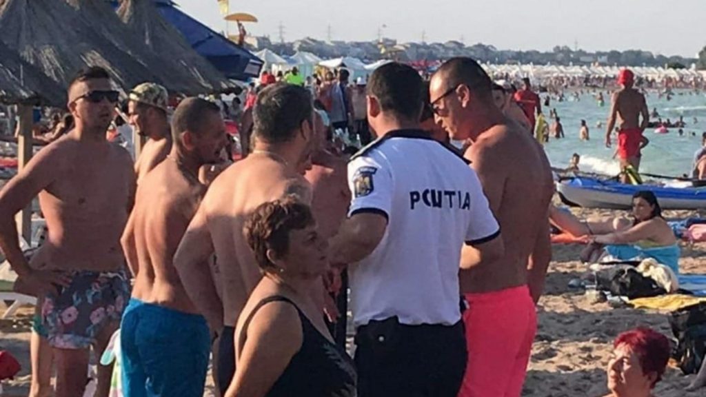Salvamari băgați în spital după o bătaie cu turiștii, pe plaja din Eforie. Motivul incredibil de la care a pornit scandalul