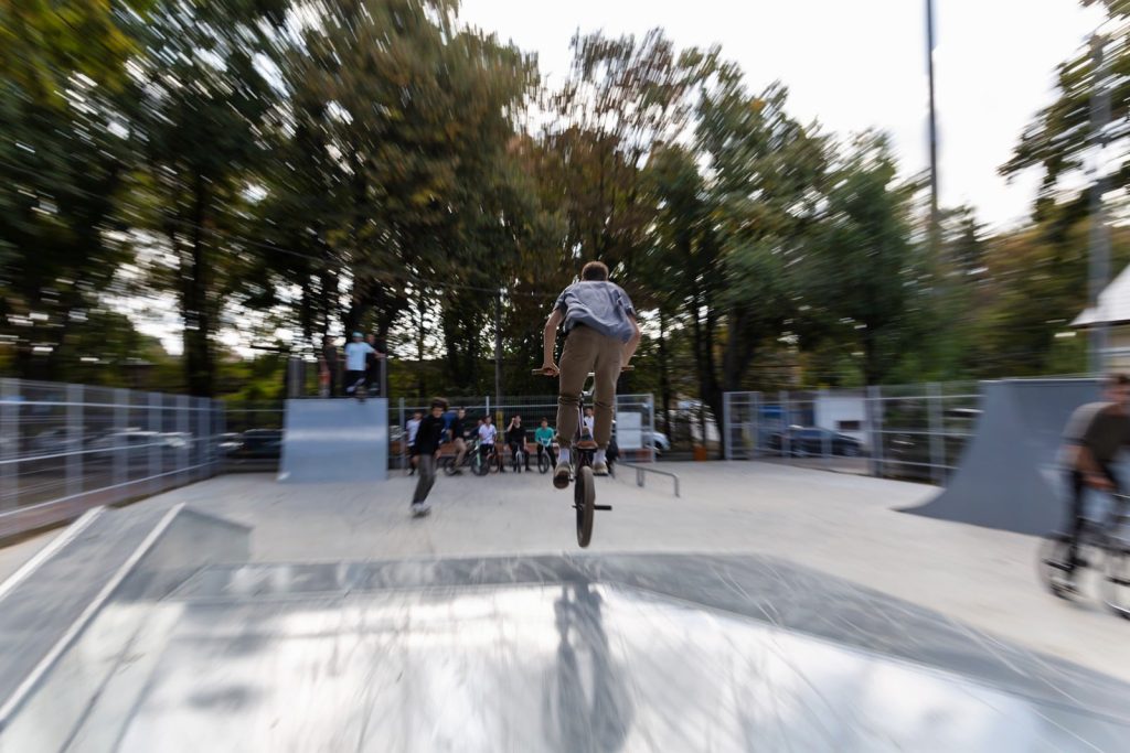 Amatorii de sporturi extreme au un parc special amenajat pentru antrenamente si distractie