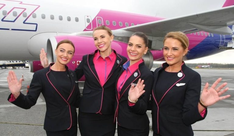 4 sesiuni de recrutare pentru însoțitori de zbor în februarie și martie 2022, organizate de Wizz Air, la Iași