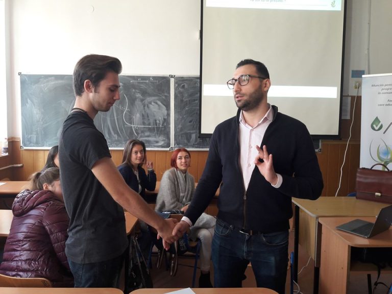 Secretele comunicării eficiente, descoperite de elevii din PoduI loaiei și Hârlău