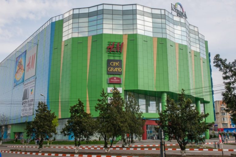 Un bărbat a fost reținut după ce a agresat sexual un minor în toaleta mall-ului din Botoşani