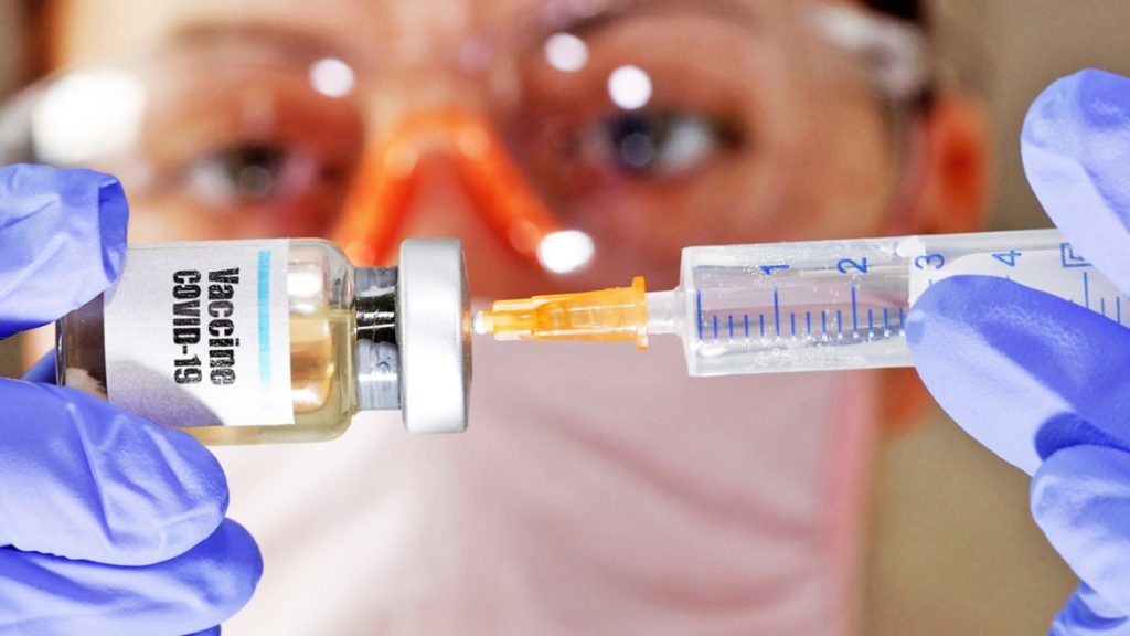 De astăzi, vaccinarea anti-COVID-19 se extinde în ţară în 90% din cele 370 de centre destinate personalului medical