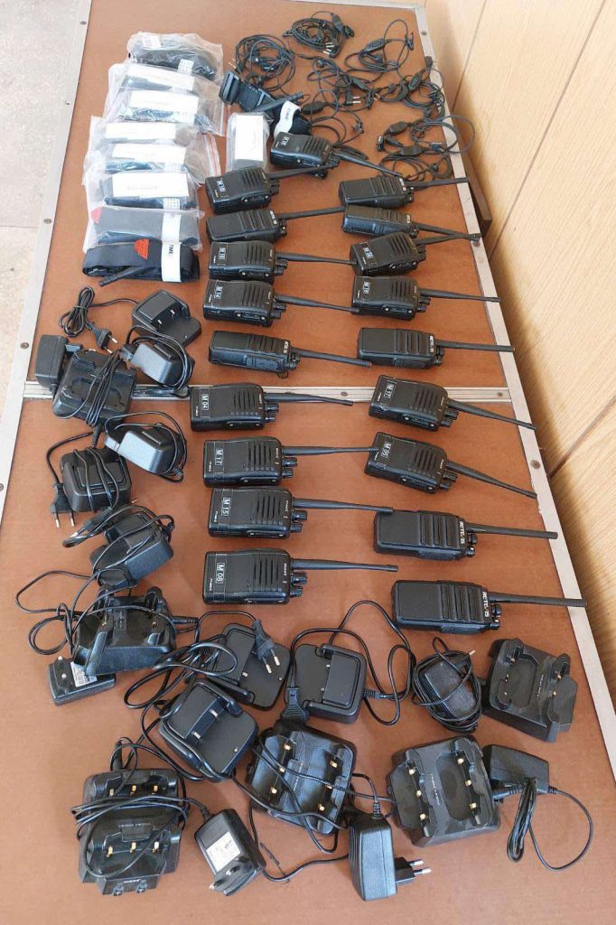 Zeci de drone, stații radio și cabluri USB care urmau să ajungă în Republica Moldova, au fost reținute la vamele Leușeni și Sculeni