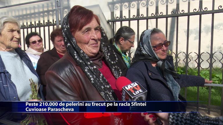 Peste 210.000 de pelerini au trecut pe la racla Sfintei Cuvioase Parascheva