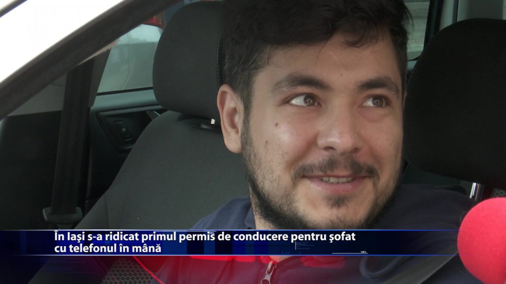 In Iasi s-a ridicat primul permis de conducere pentru sofat cu telefonul in mana