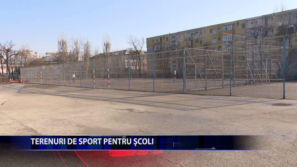 Scolile din Iasi vor avea terenuri de sport cu gazon sintetic