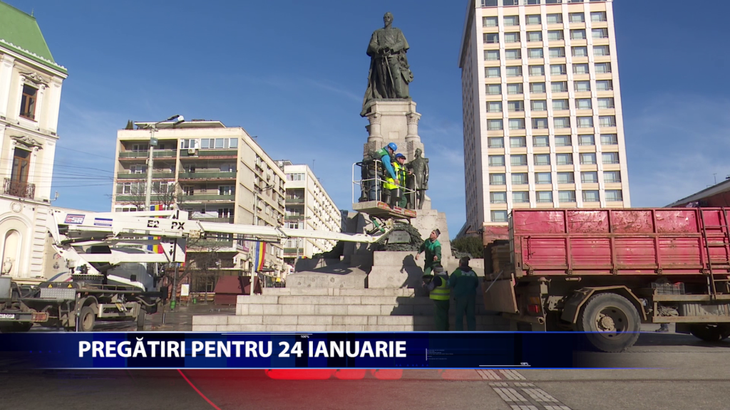 Angajatii de la SC Servicii Publice au spalat statuia domnitorului Alexandru Ioan Cuza
