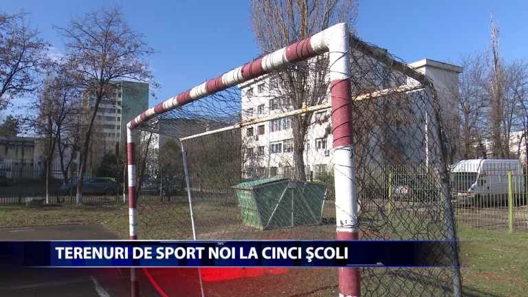 Au fost semnate documentele pentru construirea a cinci terenuri de sport la cinci scoli din oras