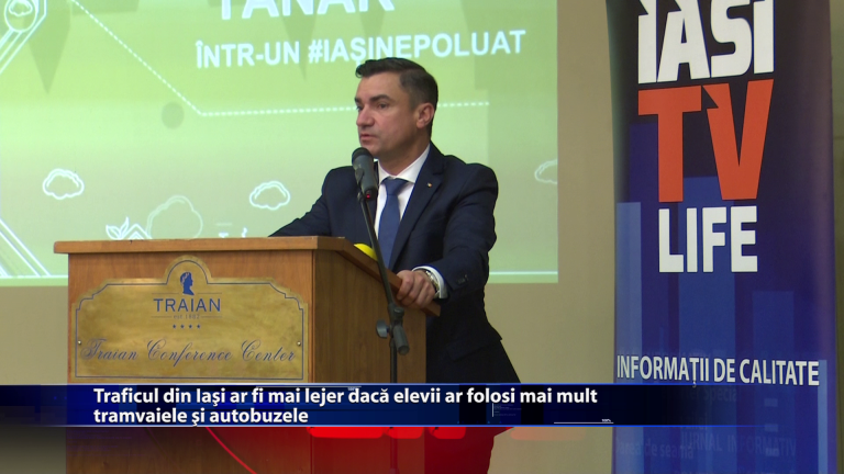 Traficul din Iasi ar fi mai lejer daca elevii ar folosi mai mult tramvaiele si autobuzele