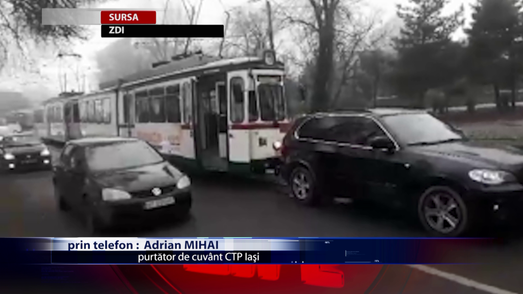 Un BMW a ramas blocat pe linia de tramvai chiar in dreptul Tribunalului