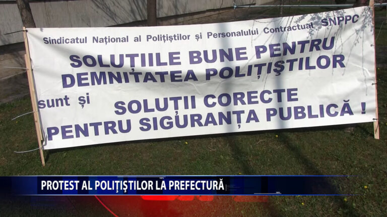 PROTEST AL POLITISTILOR LA PREFECTURA