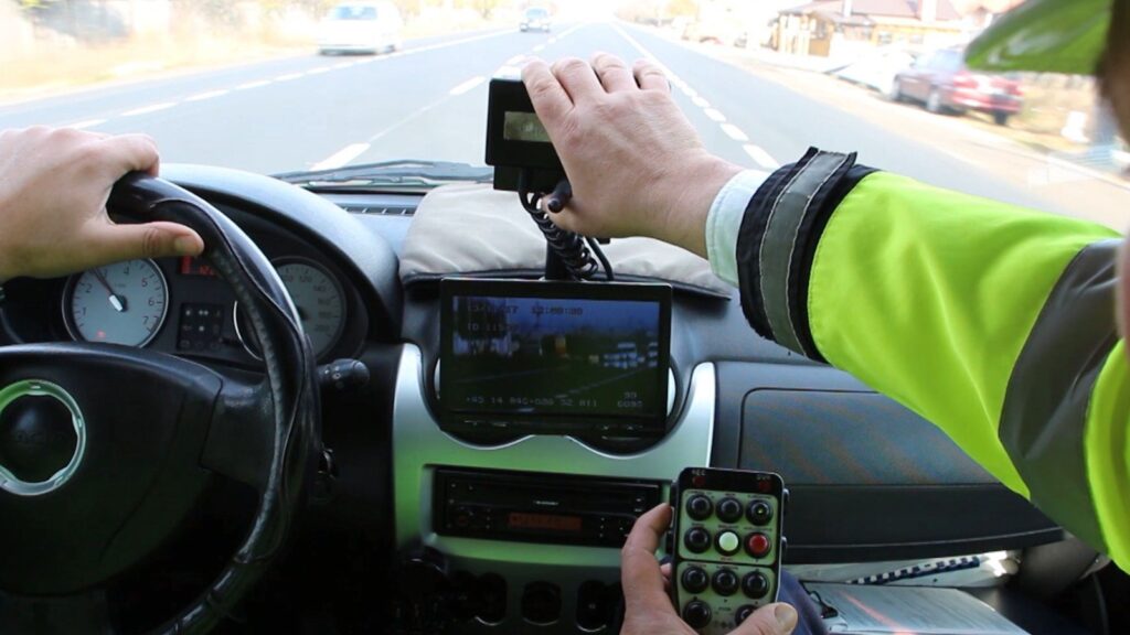 Medic rămas fără permis din cauza vitezei: 116 km/h în zonă de 50