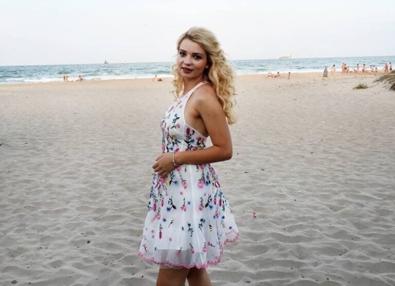 O tânără ieșeancă, în topul Forbes al celor mai de succes europeni sub 30 de ani. Afacere pornită de la un cățel găsit pe stradă