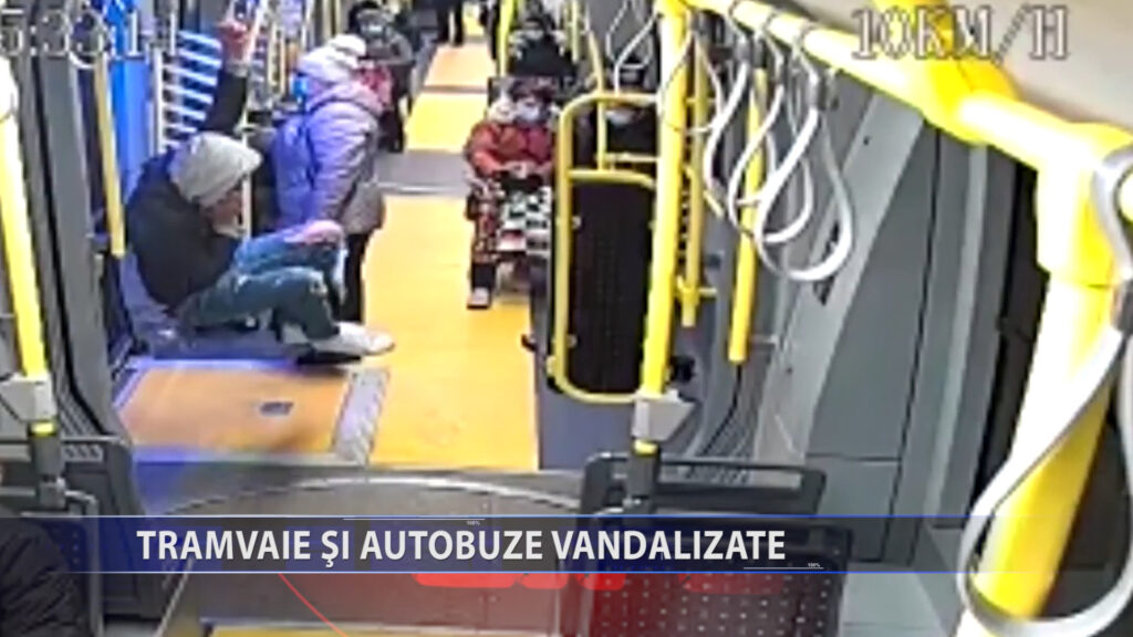 TRAMVAIE SI AUTOBUZE VANDALIZATE