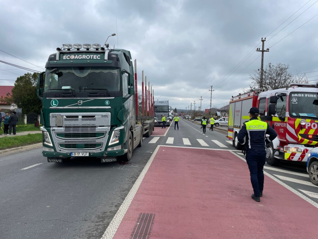 VIDEO. Copil de 3 ani ucis de un TIR pe trecerea de pietoni din Lețcani. Frățiorul și tatăl, în stare gravă la spital