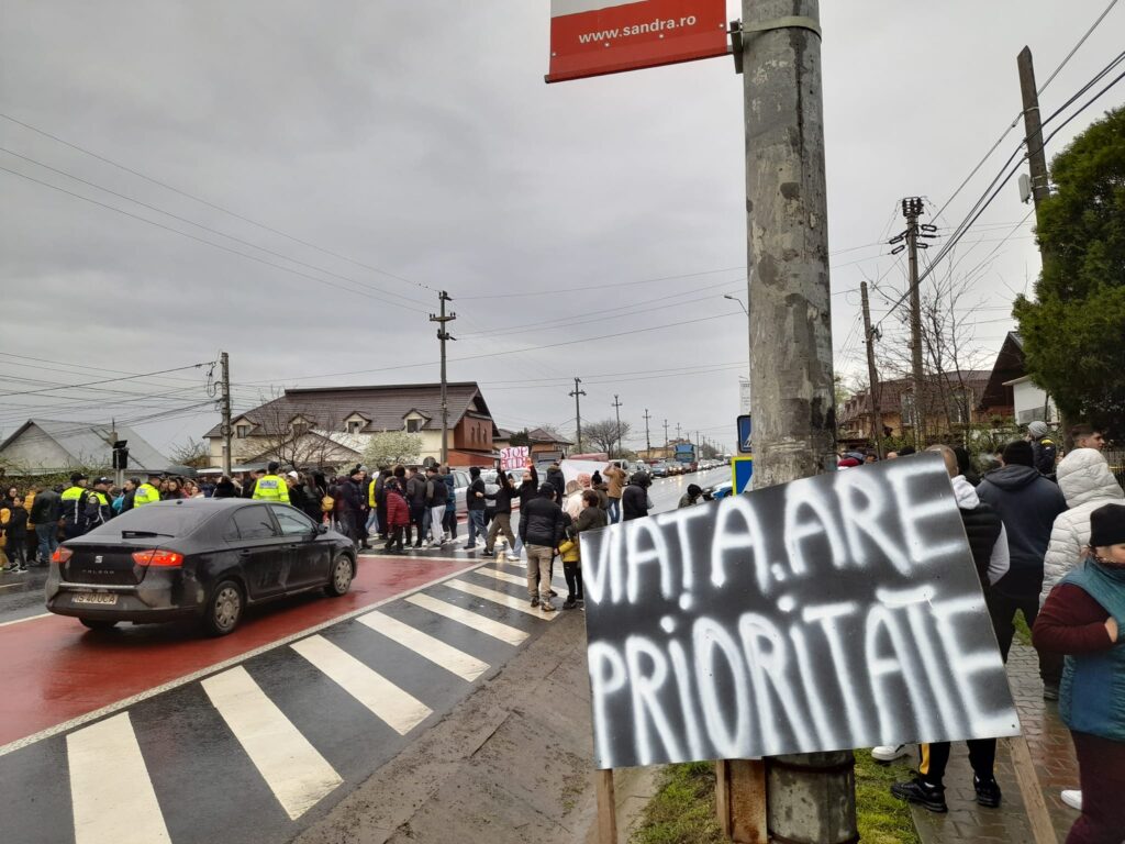 VIDEO. Circa 150 de persoane au protestat din nou la Leţcani. Oamenii s-au îmbrâncit cu forţele de ordine