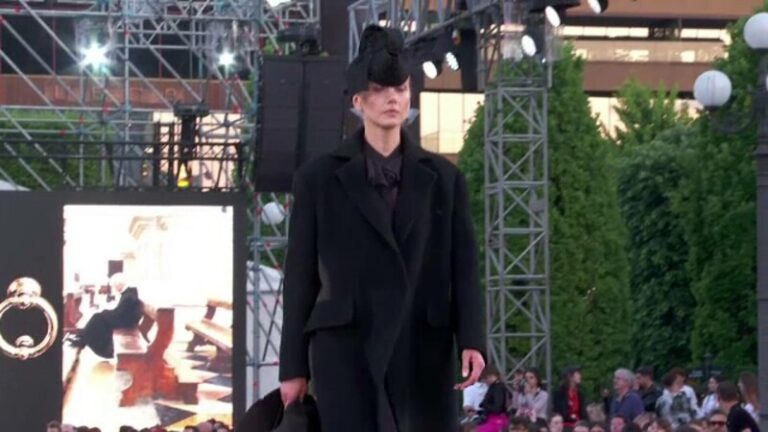 Apariție-surpriză la Săptămâna Modei de la Iași. Cine a defilat pe podium