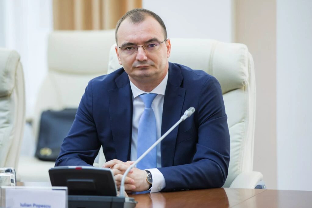 Prefectul de Gorj, prins în trafic când folosea ilegal girofarul