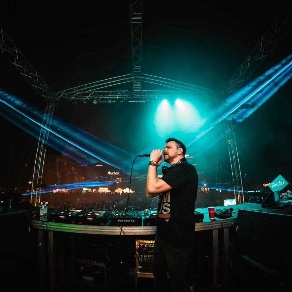 VIDEO. Mii de ieșeni s-au distrat la show-ul celebrului DJ german ATB, la Festivalul Senzoria
