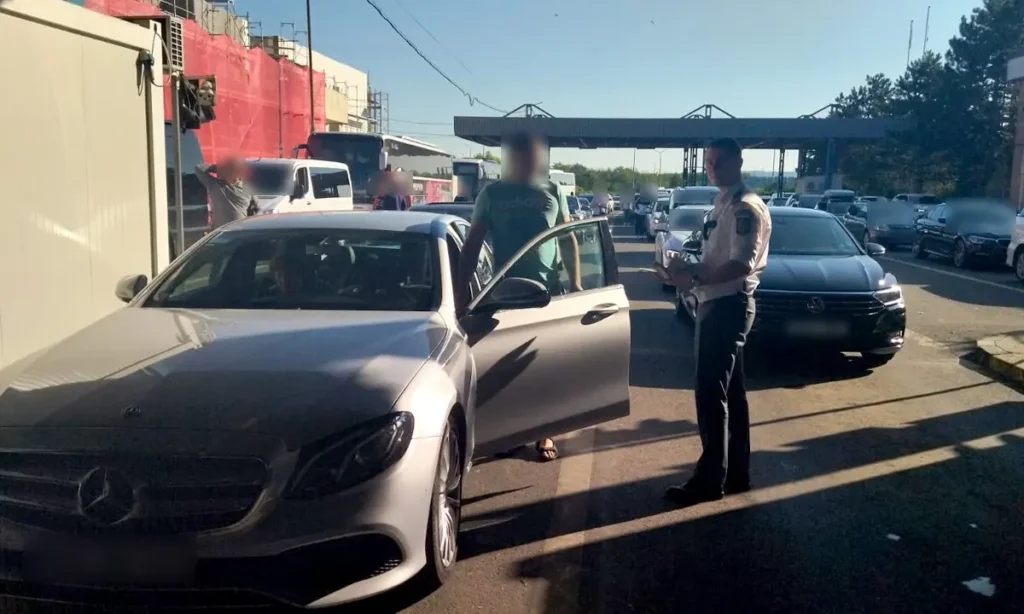 Fals procurat cu 1.500 de euro, descoperit la controlul de frontieră
