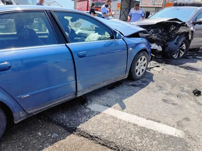 VIDEO. Tamponare frontală pe E85 la ieșirea din Moțca! Șase victime transportate la SMU Pașcani