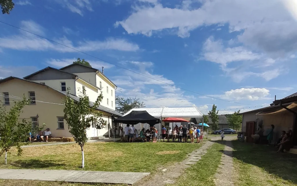 Experiență inedită în curtea unei mori din Iași. Zeci de familii au petrecut într-o atmosferă desprinsă din vremurile trecute