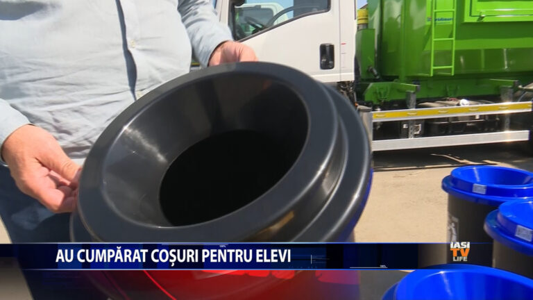 AU CUMPARAT COSURI PENTRU ELEVI