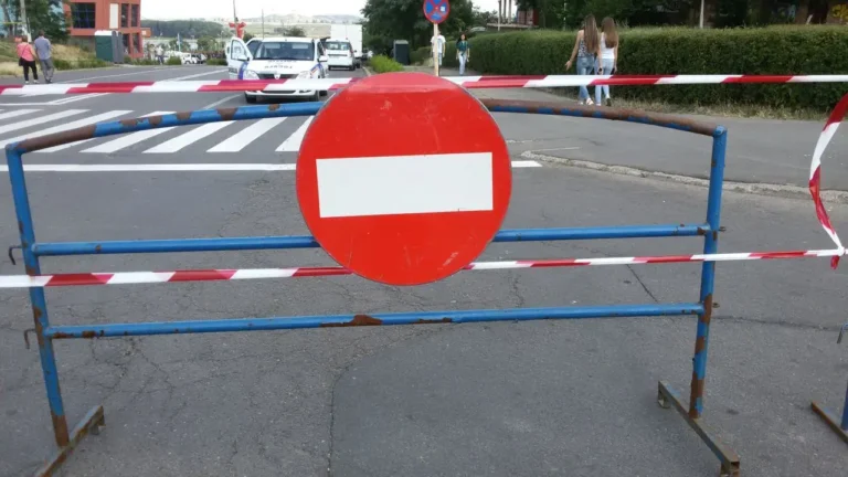 Ample restricţii de circulaţie în oraş, începând de astăzi. Iată lista străzilor
