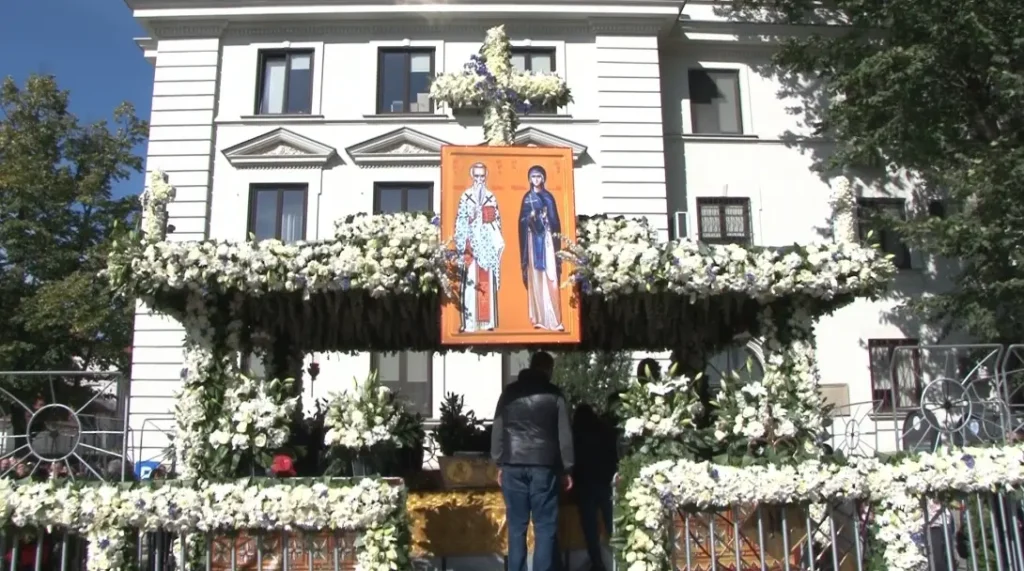 Pelerinajul de hramul Sfintei Cuvioase Parascheva continuă. Diseară vor fi aduse la Iași, din Creta, moaștele Sfântului Andrei Criteanul