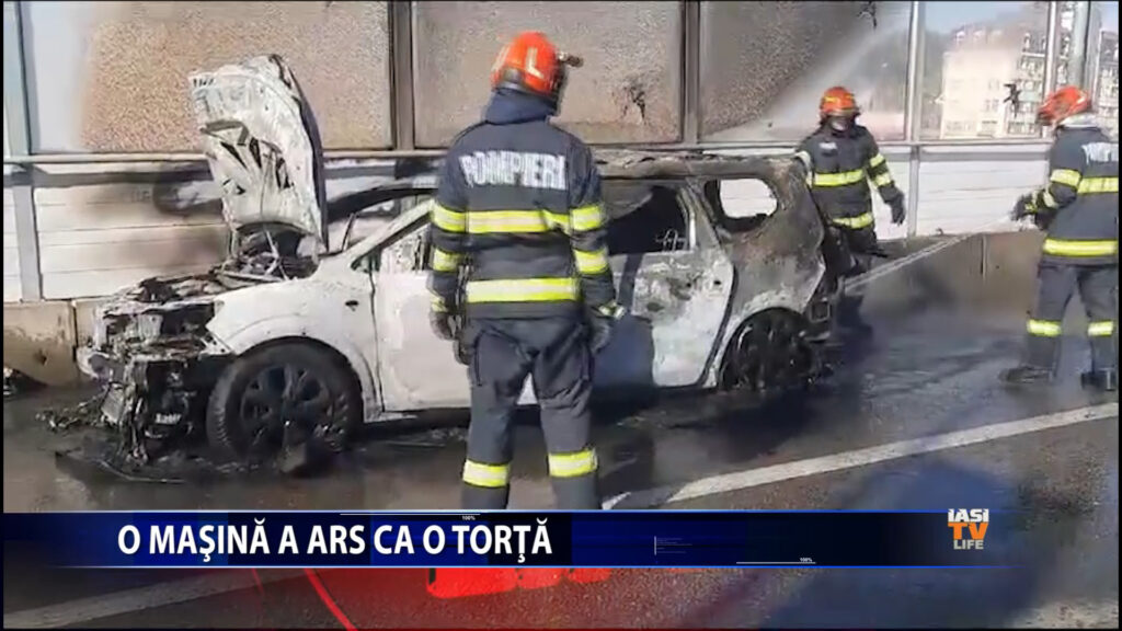 O mașină a ars ca o torță