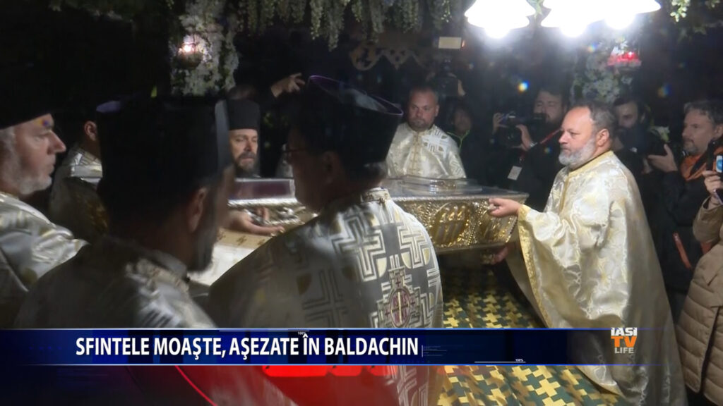Sfintele Moaste, asezate in baldachin